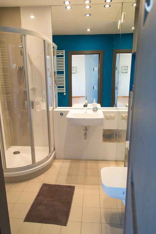 Modern Apartment in City Center Krakau Buitenkant foto